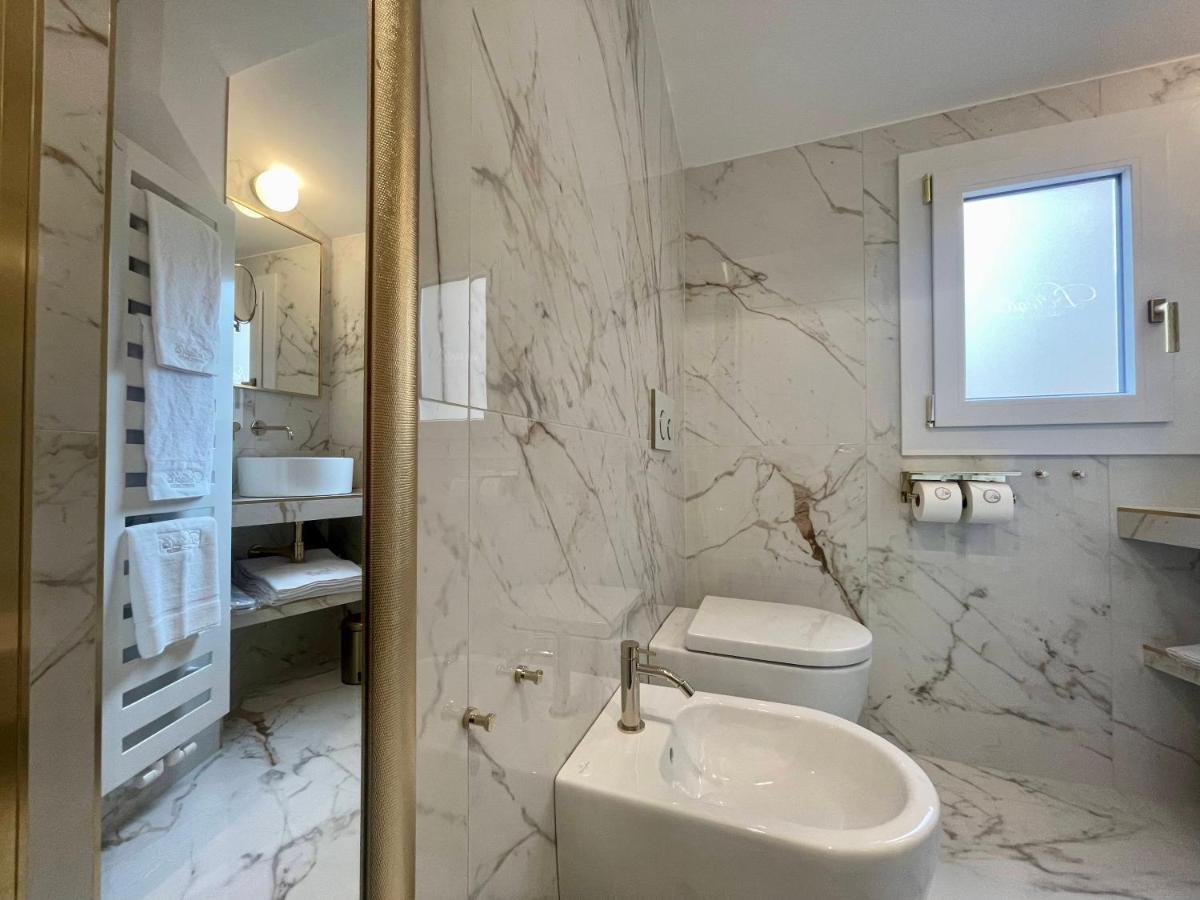 Bellagio Luxury Suites Apartments ภายนอก รูปภาพ