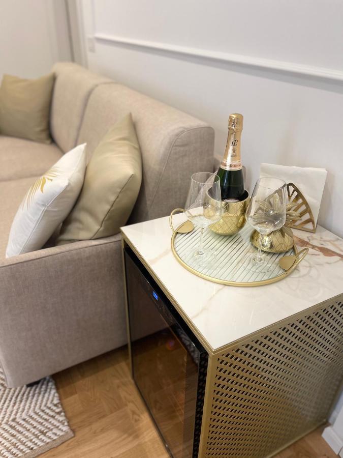 Bellagio Luxury Suites Apartments ภายนอก รูปภาพ